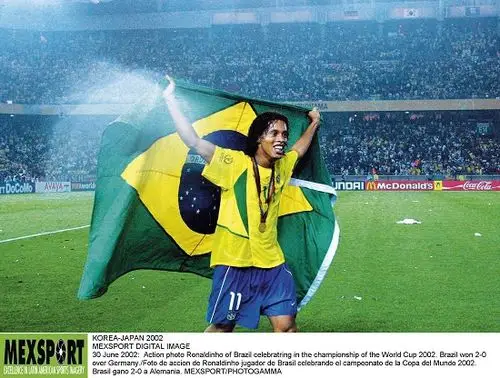 球迷中引发 球迷中引发